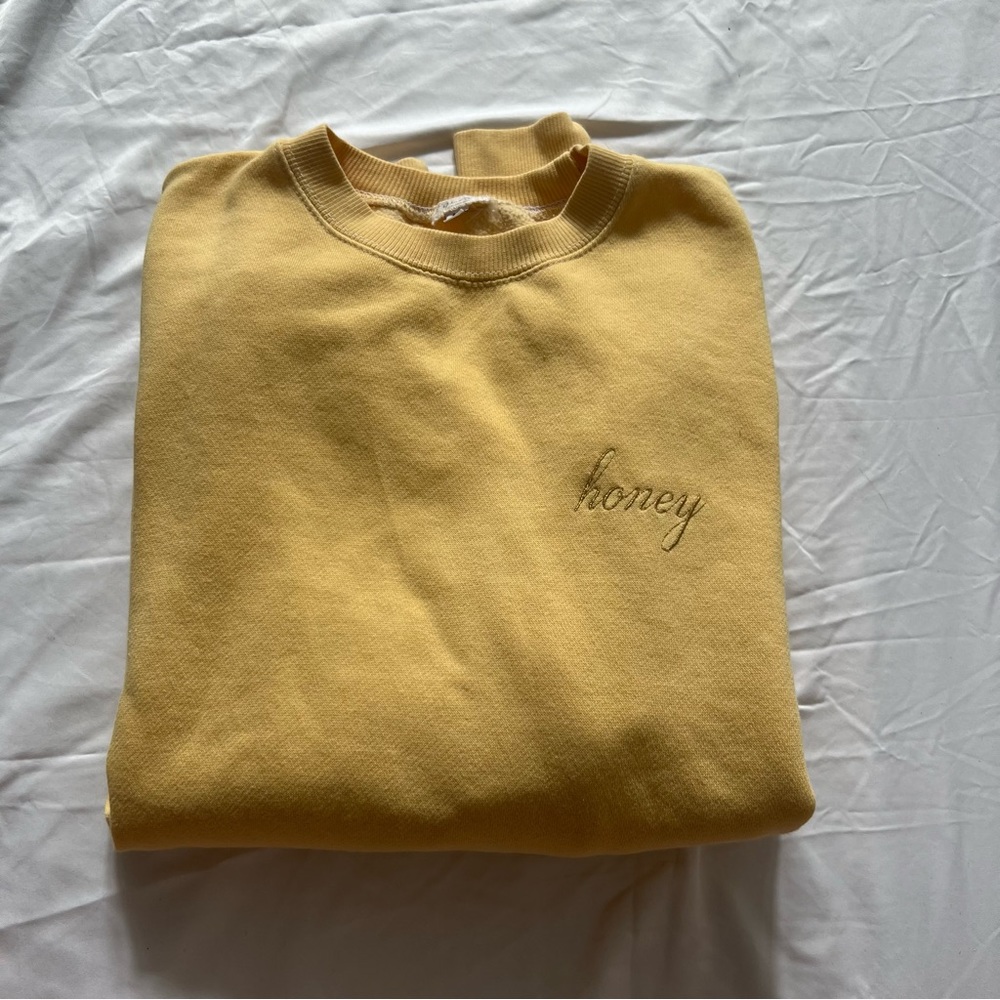 Yellow honey sweatshirt 💛🍯